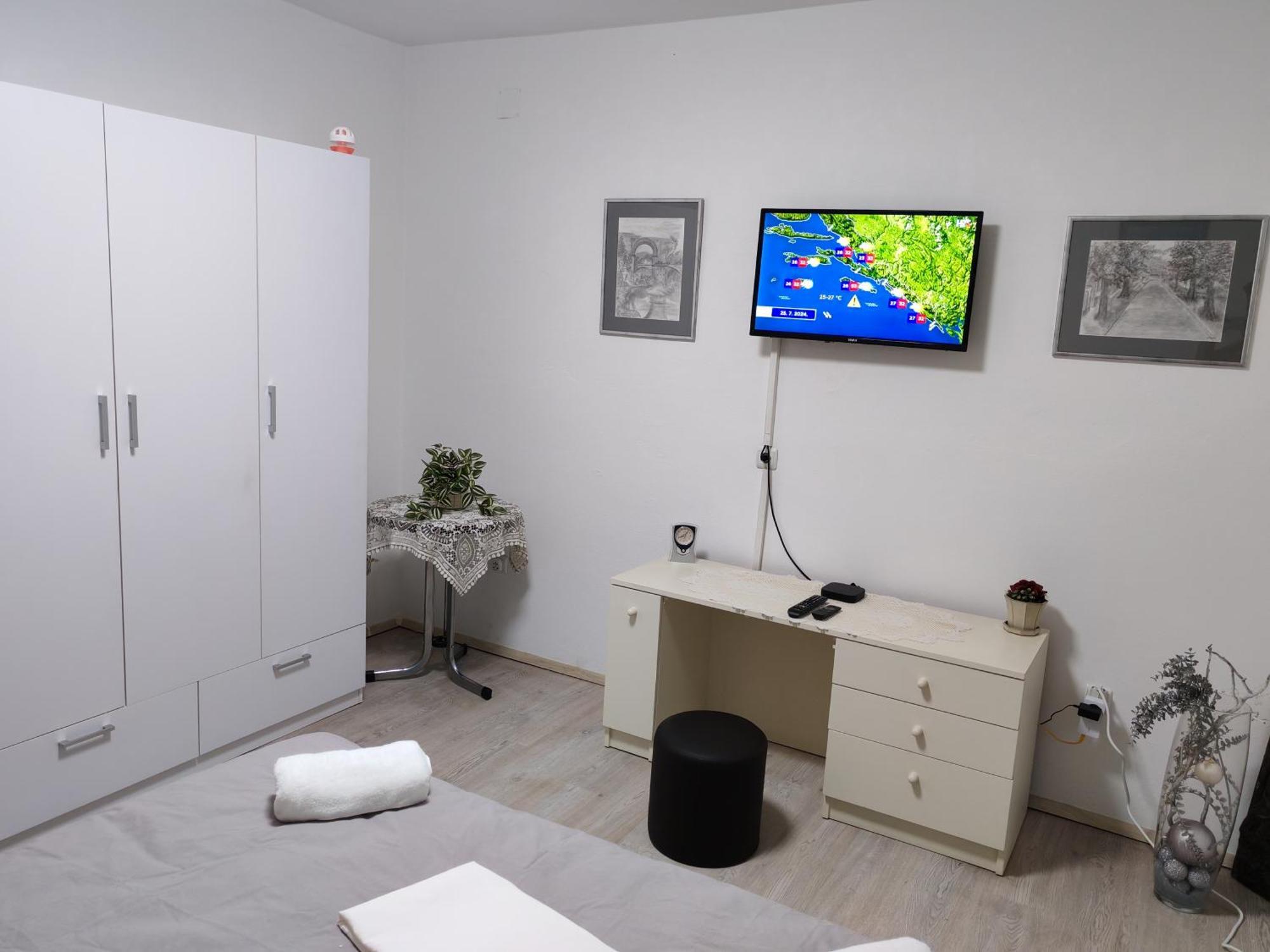 Apartman Ivana 卡尔洛瓦茨 外观 照片