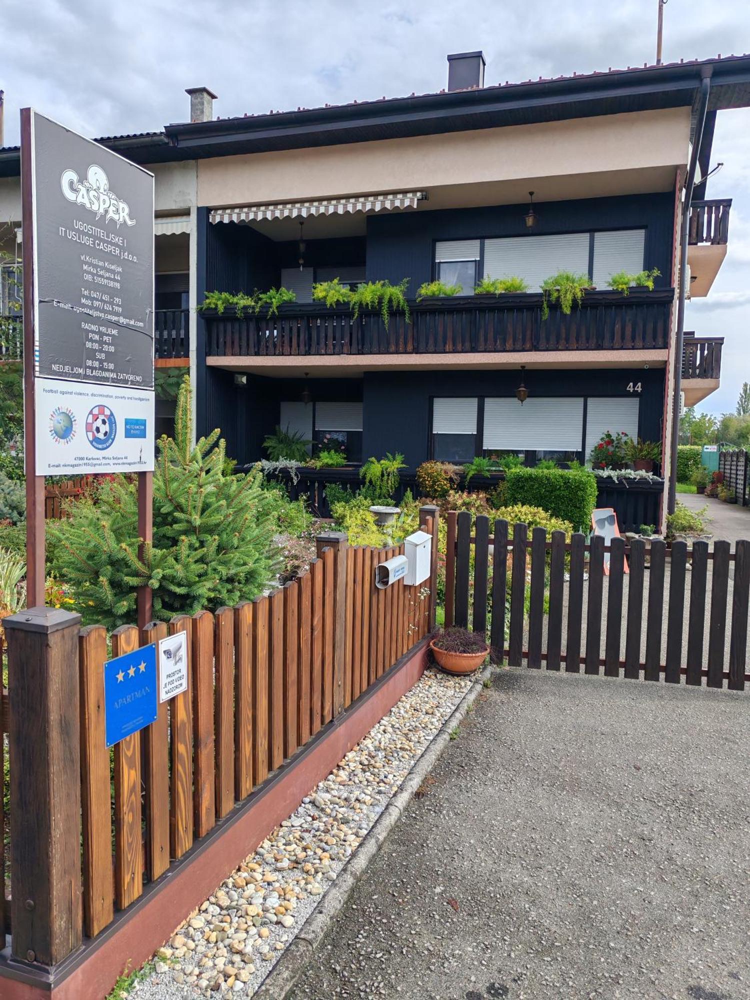 Apartman Ivana 卡尔洛瓦茨 外观 照片